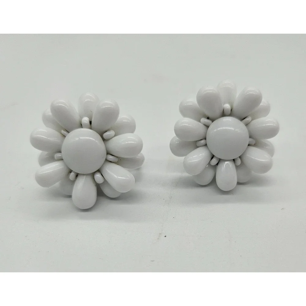 Vintage West Germany White Milk Glass Daisy Flower Screw Back Earrings Retro MCM